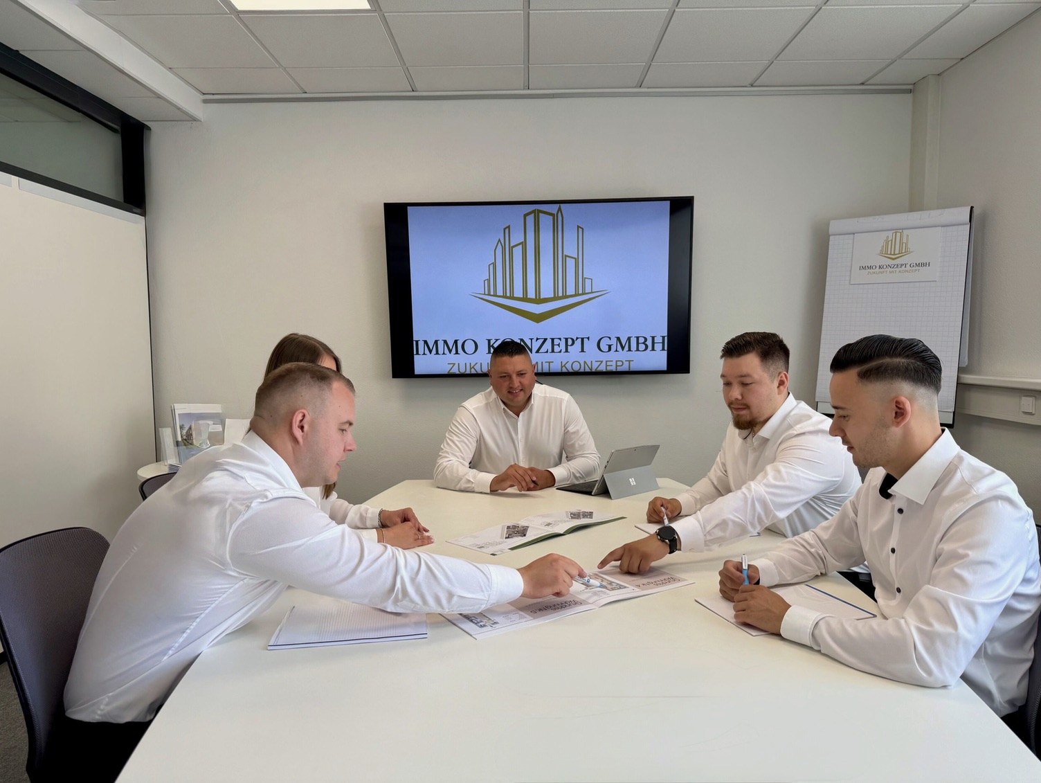 Team von Immo Konzept bei der Beratung
